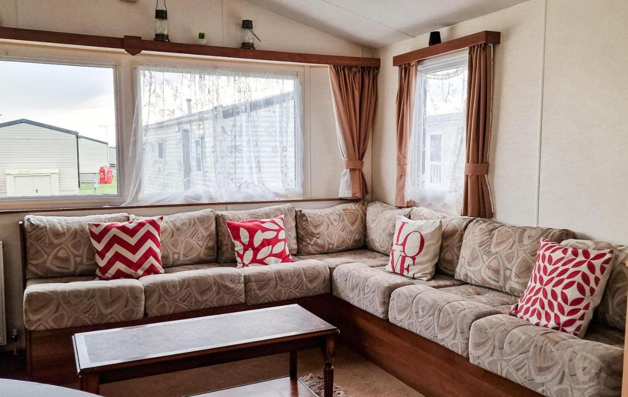 Great 8 Berth Caravan For Hire At St Osyth Beach In Essex Ref 28123Gc Clacton-on-Sea Eksteriør bilde