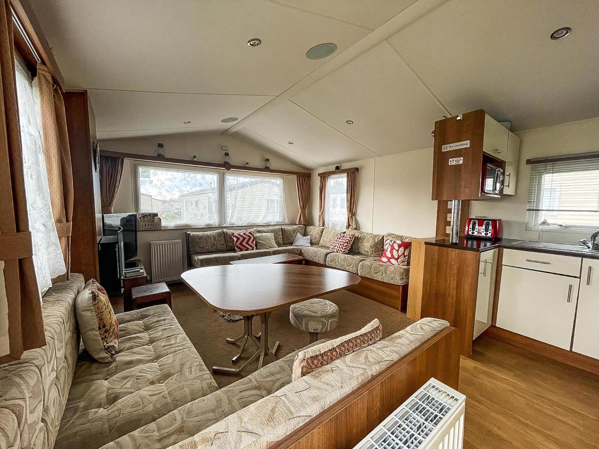 Great 8 Berth Caravan For Hire At St Osyth Beach In Essex Ref 28123Gc Clacton-on-Sea Eksteriør bilde